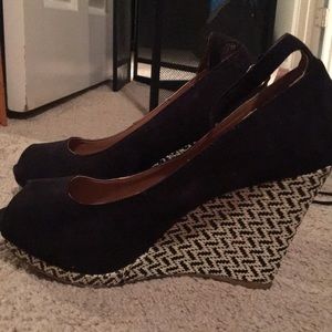 Black open toed wedges